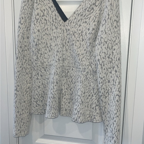 White Women Fashion Top Size S - Picture 1 of 7